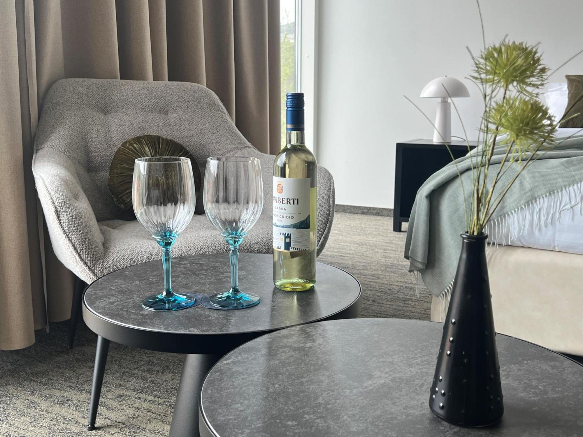 Hotel Bifroest Екстериор снимка
