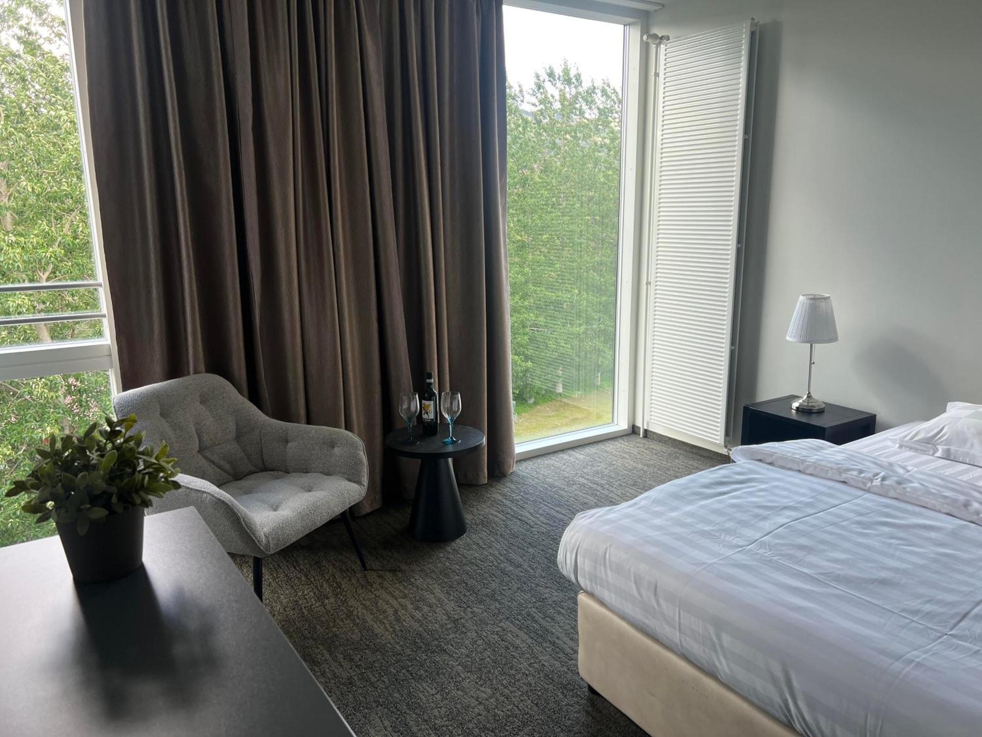 Hotel Bifroest Екстериор снимка